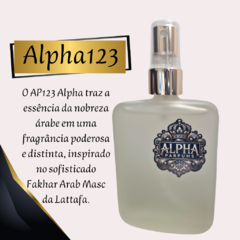 Frasco de perfume AP123 Alpha, inspirado na fragrância Fakhar Arab Masc, com design elegante e rótulo detalhado.