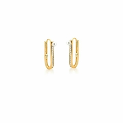 ARGOLA OVAL COM PÉROLA BANHADA A OURO