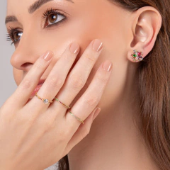 Anel Aparador Ondulado com Zircônias Coloridas Banhado a Ouro - comprar online