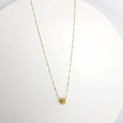 Colar Alongada com Bolinhas e Pingente Redondo em Símbolos de Infinitos Vazados Banhado a Ouro