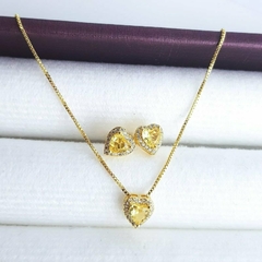 Conjunto em Veneziana com Pingente Coração Amarela Cravejada Banhado a Ouro