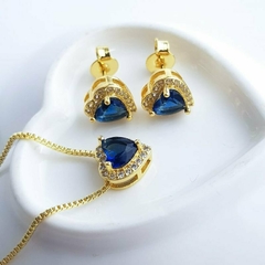 Conjunto em Veneziana com Pingente Coração com Pedra Azul Cravejada Banhado a Ouro
