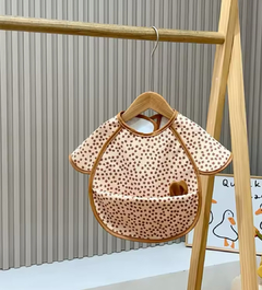 Baberitos impermeables con orejitas en bolsa en internet