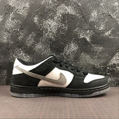 Imagem do Nike SB Dunk Staple Panda Pigeon