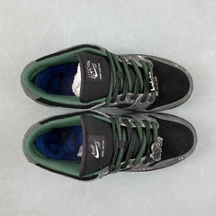 There x Nike SB Dunk Low Pro Anthracite and Gorge Green na internet