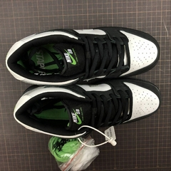 Nike SB Dunk Staple Panda Pigeon na internet