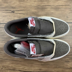 Travis Scott x Air Jordan 1 Low Reverse Mocha na internet