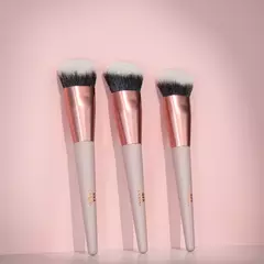 Iconi-K Brush Ani-K x Juanito - luxaria_beauty