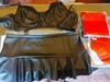CONJUNTO ENGOMADO DE POLLERA Y CORPIÑO ULTIMOS TALLE 100 NEGRO Y ROJO