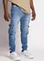 Pantalón Jean Cargo celeste localizado en internet