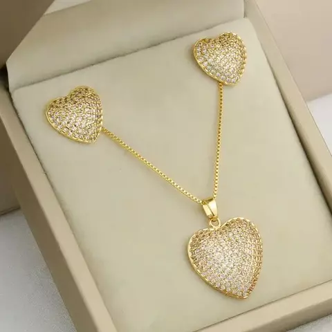 Conjunto de Colar e Brincos Coração Cravejado com Zircônias