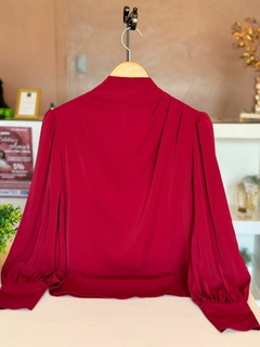 Blusa crepe vermelha na internet