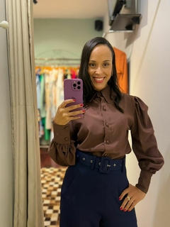 Camisa manga princesa marrom