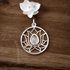 Pingente de Prata Flor de Lótus com Quartzo Rosa