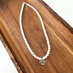 Colar Pérola com Rosa em Eletroformação Prata 925 - comprar online