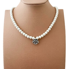 Colar Pérola com Rosa em Eletroformação Prata 925