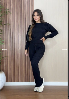 Conjunto de Tricô Feminino com Calça e Blusa na internet