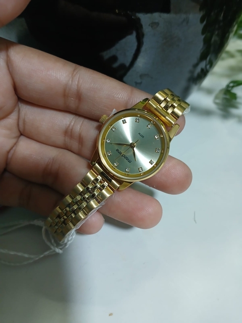 relógio feminino dourado Mondaine