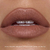 Batom SKKN By Kim Kardashian Silk Matte Lip Color na internet