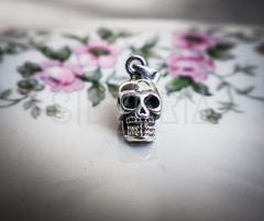 Miniature Pendant Skull on internet