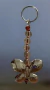 Chaveiro de pedrarias em formato de borboleta, com detalhes em pedras e um argola prateada, cor marron.