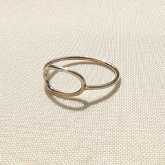 Anel fio liso oval delicado - Oficina Joias