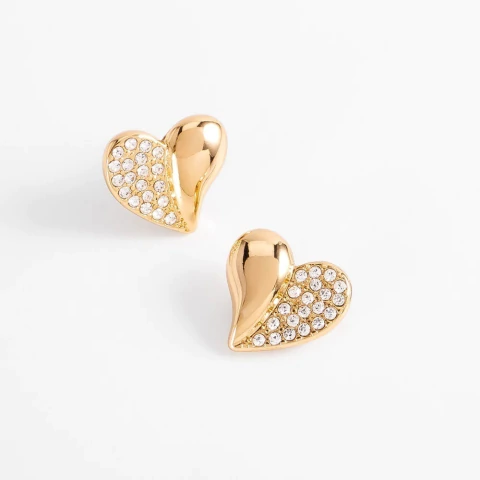 Aretes en baño de oro con corazón asimétrico toque brillante