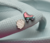 PIN CONCHA COM GLITTER PEROLADO - Garota Implacavel