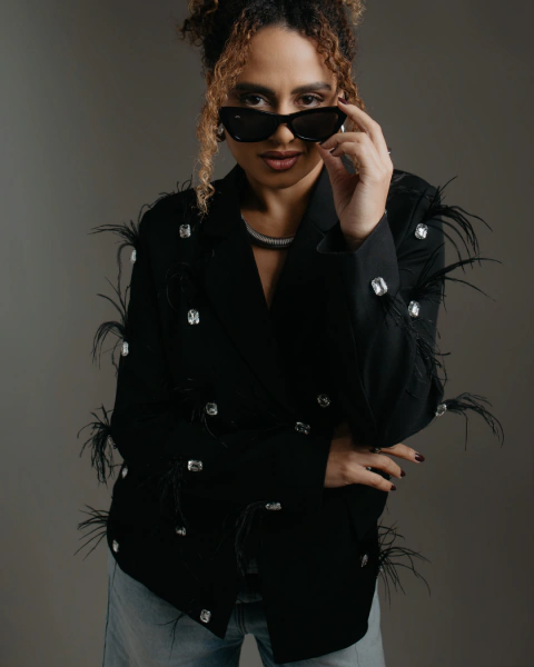 Blazer Alfaiataria Aplicações Pedras e Plumas Cáren