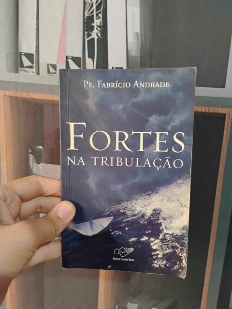 Livro Fortes na tribulação - usado