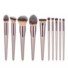 Kit de pincéis variados de maquiagem na internet