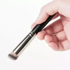 Pincel corretivo de base