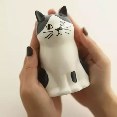 Vaso de flores de cerâmica para decoração de mesa em formato de gato.