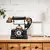 Modelo de telefone antigo vintage, acabamento requintado, atmosfera simples, orn na internet