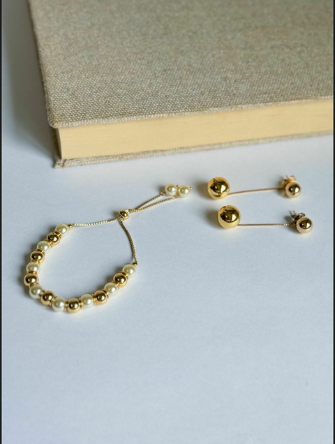 Pulseira com Bolas Douradas e Pérolas