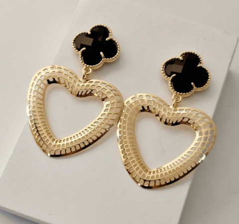 Brinco trevo preto com coração