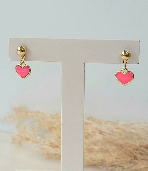 Brinco coração rosa pendurado