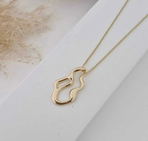 Colar em formato orgânico