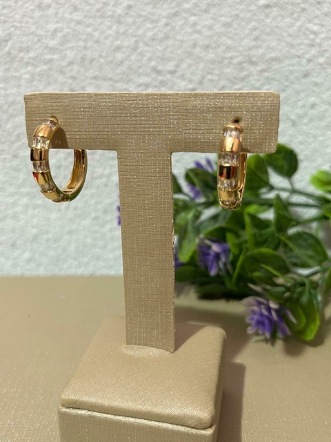 Brinco Argola com Baguetes de Zirconias no Dourado