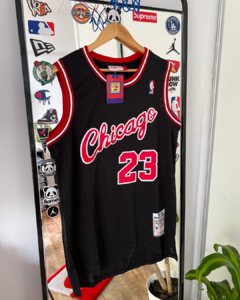 CAMISETA IMPORTADA NBA CHICAGO BULLS JORDAN 23 NEGRA 98 - comprar online