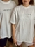 T-shirt "o básico cheio de graça" (com bordado verde) - MAY®
