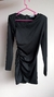 vestido corto negro con frunce y hombreras - Bershka talla S