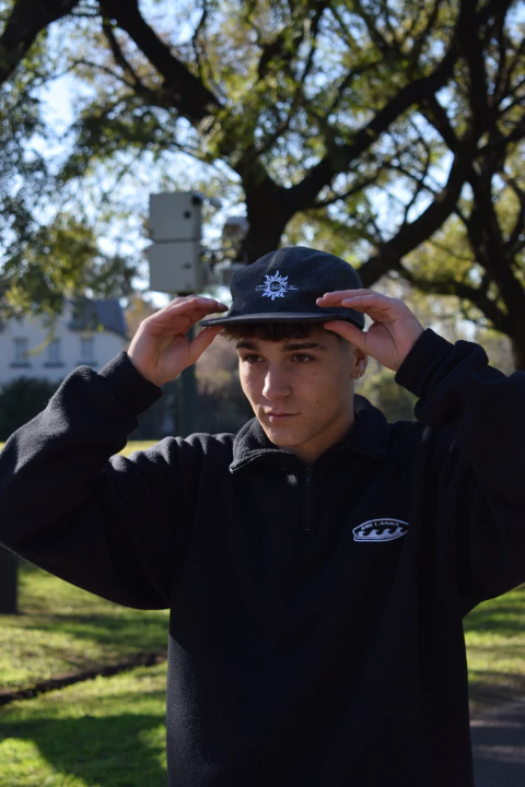 Gorra negra five-panels - comprar online