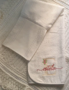 Toalha de banho de bebê com capuz personalizada com desenho/inicial e nome bordado na internet