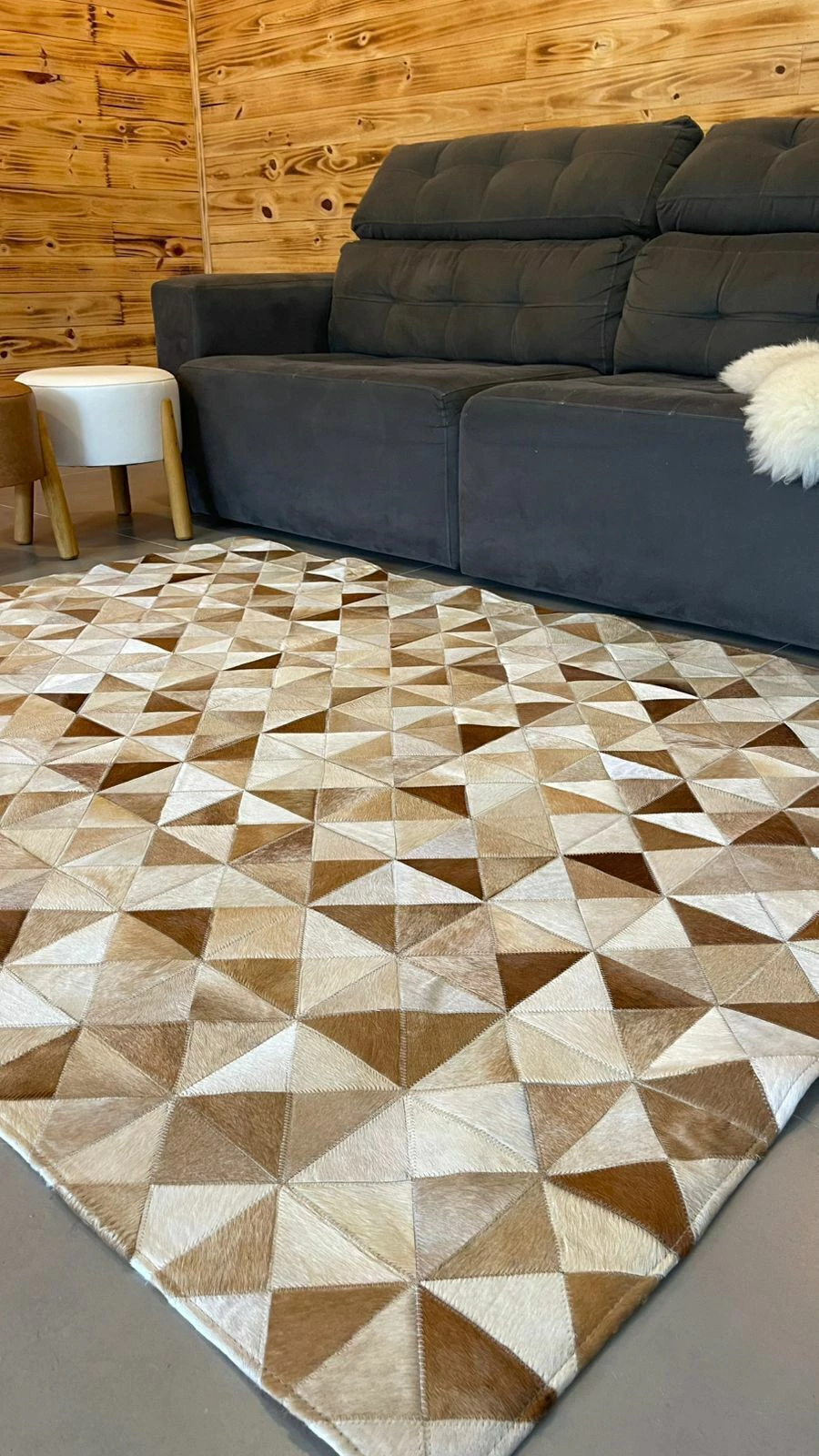 Tapete de Couro Costurado Geométrico – Tons de Bege 2,00 x 1,50 (Pronta Entrega)