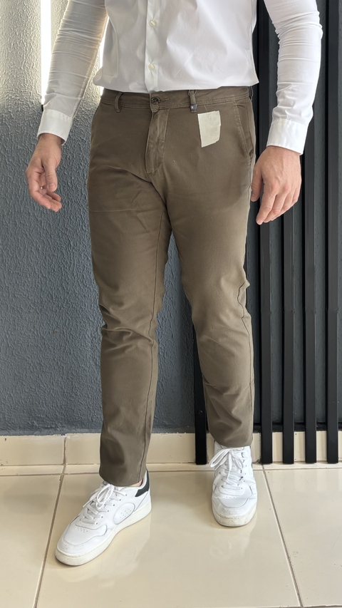 CALCA HIGHSTIL CHINO BOLSO FACA BASICA SLIM - comprar online