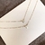 Colar com medalhinha de São Bento em ouro 18k, com corrente delicada e medalha quadrada.