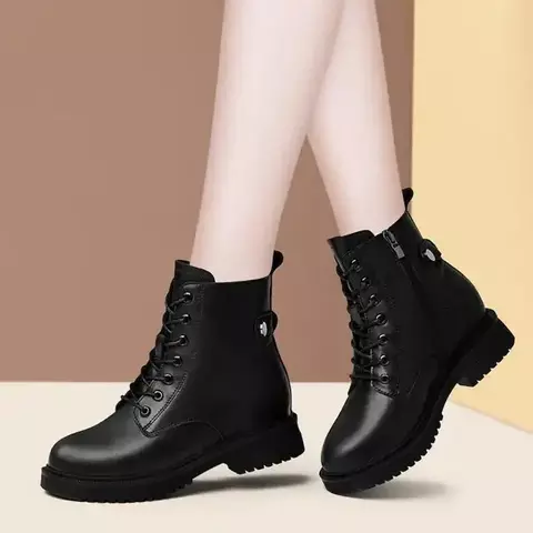 Bota Coturno Feminino Preto com Cadarço e Zíper Lateral – Estilo e Conforto no Dia a Dia