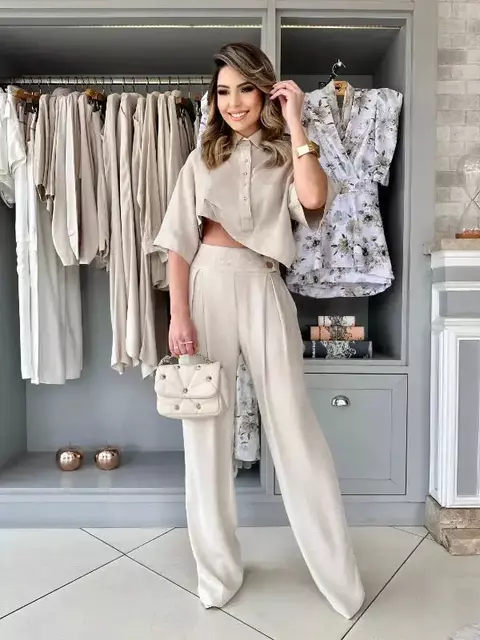 Conjunto Feminino Alfaiataria com Camisa Cropped e Calça Pantalona – Estilo e Sofisticação