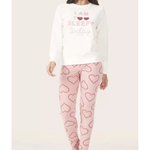 Pijama com estampa de coração